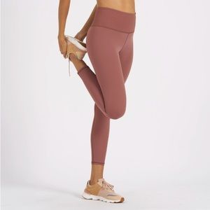Vuori Women's Leggings in Mauve